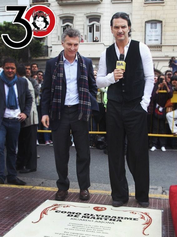 notiarjona's tweet photo. Hace 14 Años se inauguraba la baldosa de Marta en Buenos Aires 
@Ricardo_Arjona @InfoMundoArjona 
@Marcelofigoli @fenix_latam 
 #LoQueElSecoNoDijo #GiraArjona  #Argentina 🇦🇷🇦🇷🇦🇷🇦🇷🇦🇷 https://t.co/w72sT5zapf