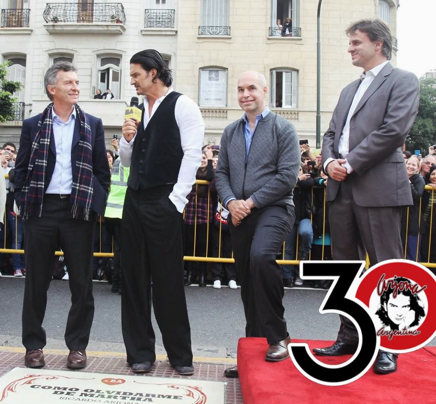notiarjona's tweet photo. Hace 14 Años se inauguraba la baldosa de Marta en Buenos Aires 
@Ricardo_Arjona @InfoMundoArjona 
@Marcelofigoli @fenix_latam 
 #LoQueElSecoNoDijo #GiraArjona  #Argentina 🇦🇷🇦🇷🇦🇷🇦🇷🇦🇷 https://t.co/w72sT5zapf