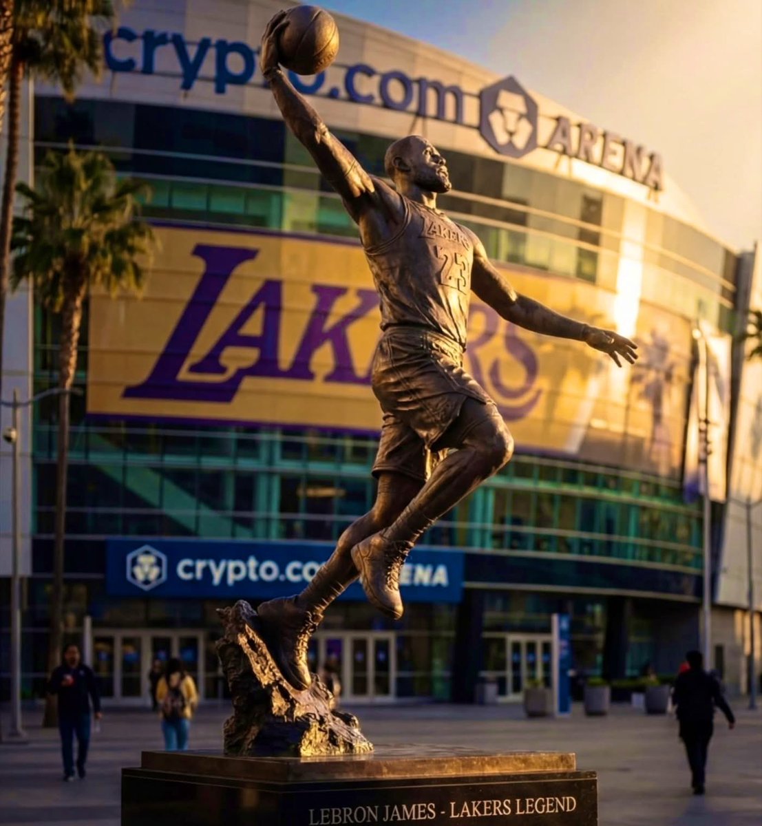 LakeShowYo tweet media