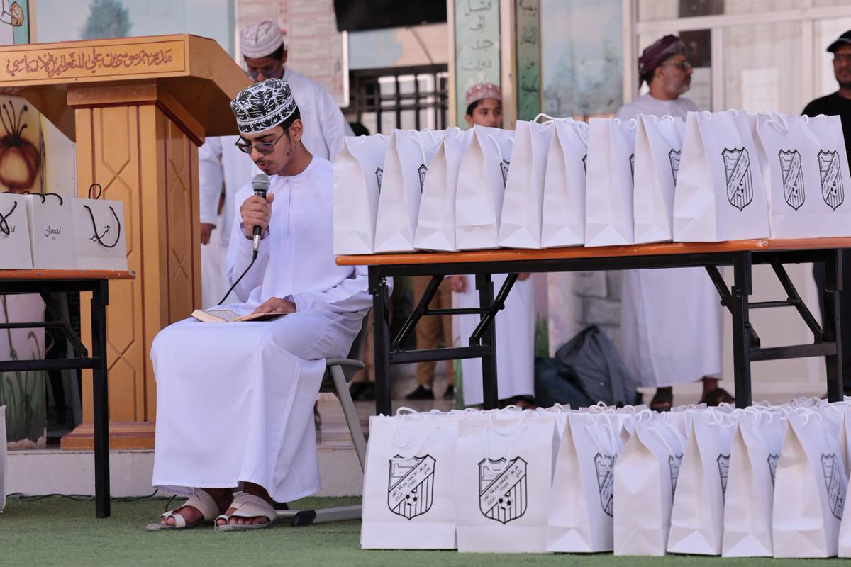 Aetehadteam's tweet photo. #نزوى
#وزارة_التعليم 
بدعم من فريق الاتحاد الرياضي وتحت رعاية الفاضل / عبدالله بن محمد العبري رئيس نادي نزوى 
تكريم حفظة القران الكريم لطلاب مدرسة موسى بن علي للصفوف ( 7-12).
#فريق_الاتحاد❤️
#مدرسة_موسى_بن_علي https://t.co/JqnSslineK