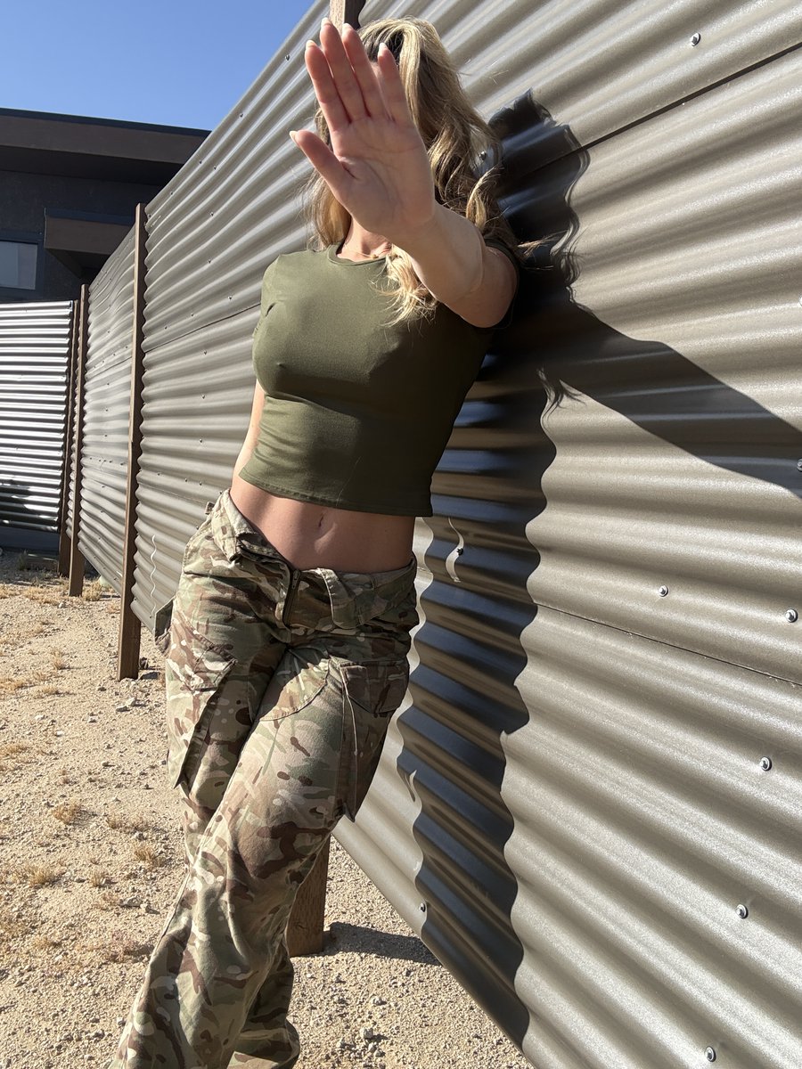 ArmyChick tweet media