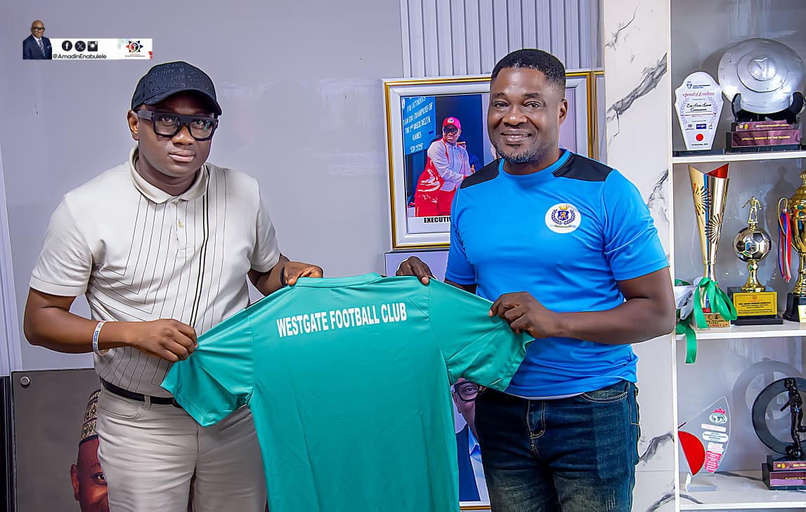 shavik_'s tweet photo. Westgate FC paid a courtesy visit to the Chairman of the Edo State Sports Commission, Hon. Desmond Amadin Enabulele, ahead of their  Federation Cup Round of 64 clash. 

The chairman congratulated the team and charged the boys to make history for Edo State. 💪🏽🔥

#Sportsjuice https://t.co/KpUNJD6Mty