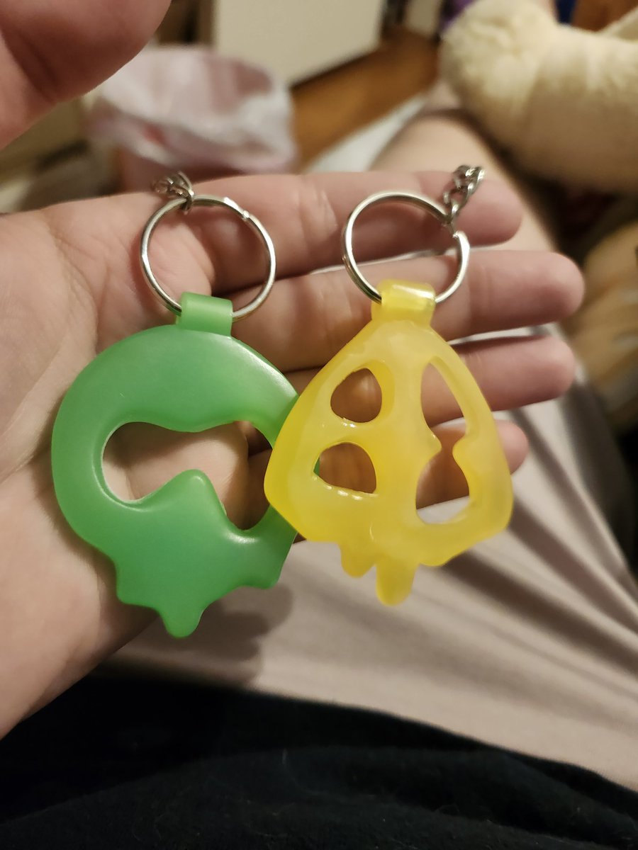 Eda_does_things's tweet photo. Tee hee i won them... tysm again aaa I love them.. deep cut ily... https://t.co/rcbyEQxqRl