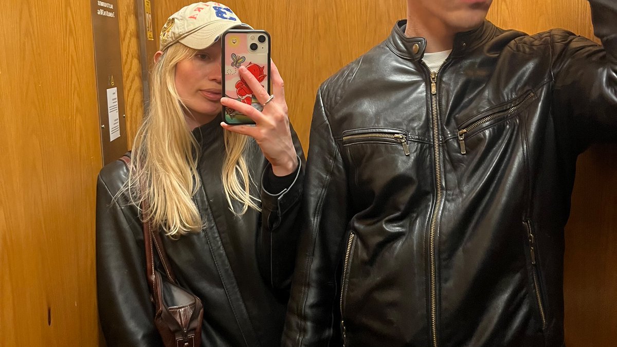 irl girl tweet media