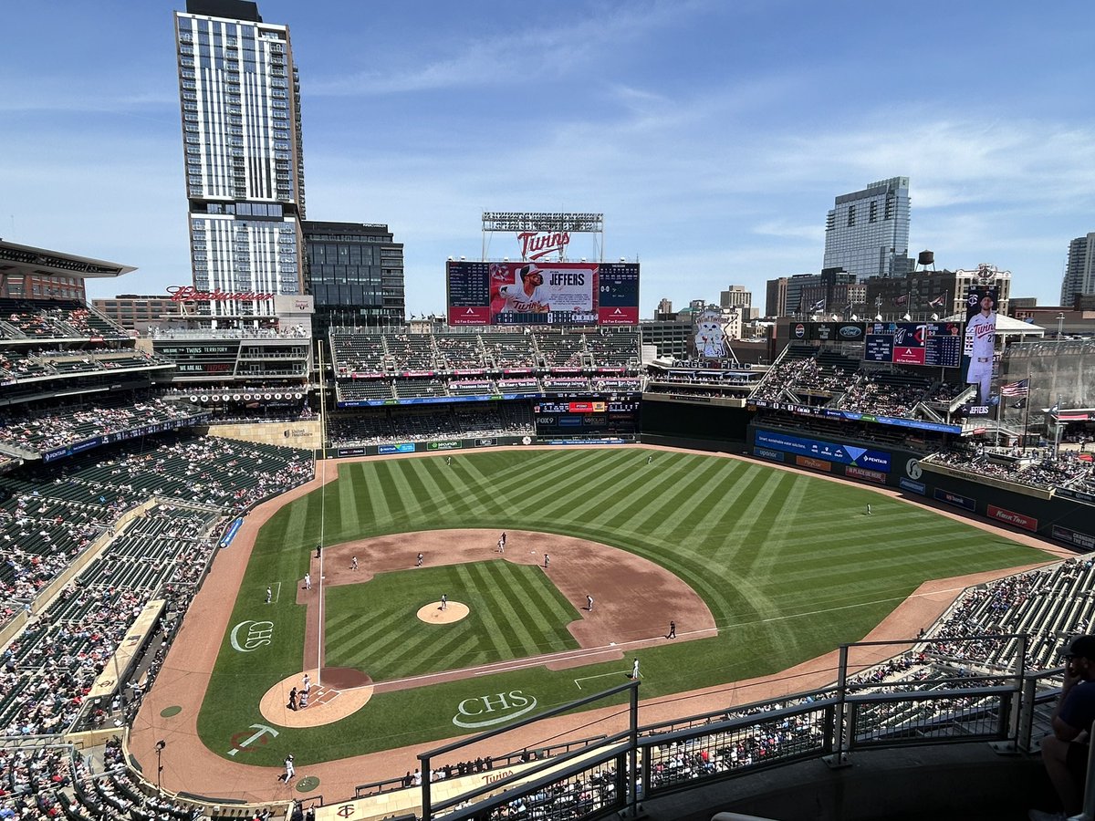 zhedrickTV's tweet photo. Crossing off another ballpark off the list…
Got here just in time to see the Twinkies put a 4-spot up on the board.
#TargetField https://t.co/zUME4dx7U5
