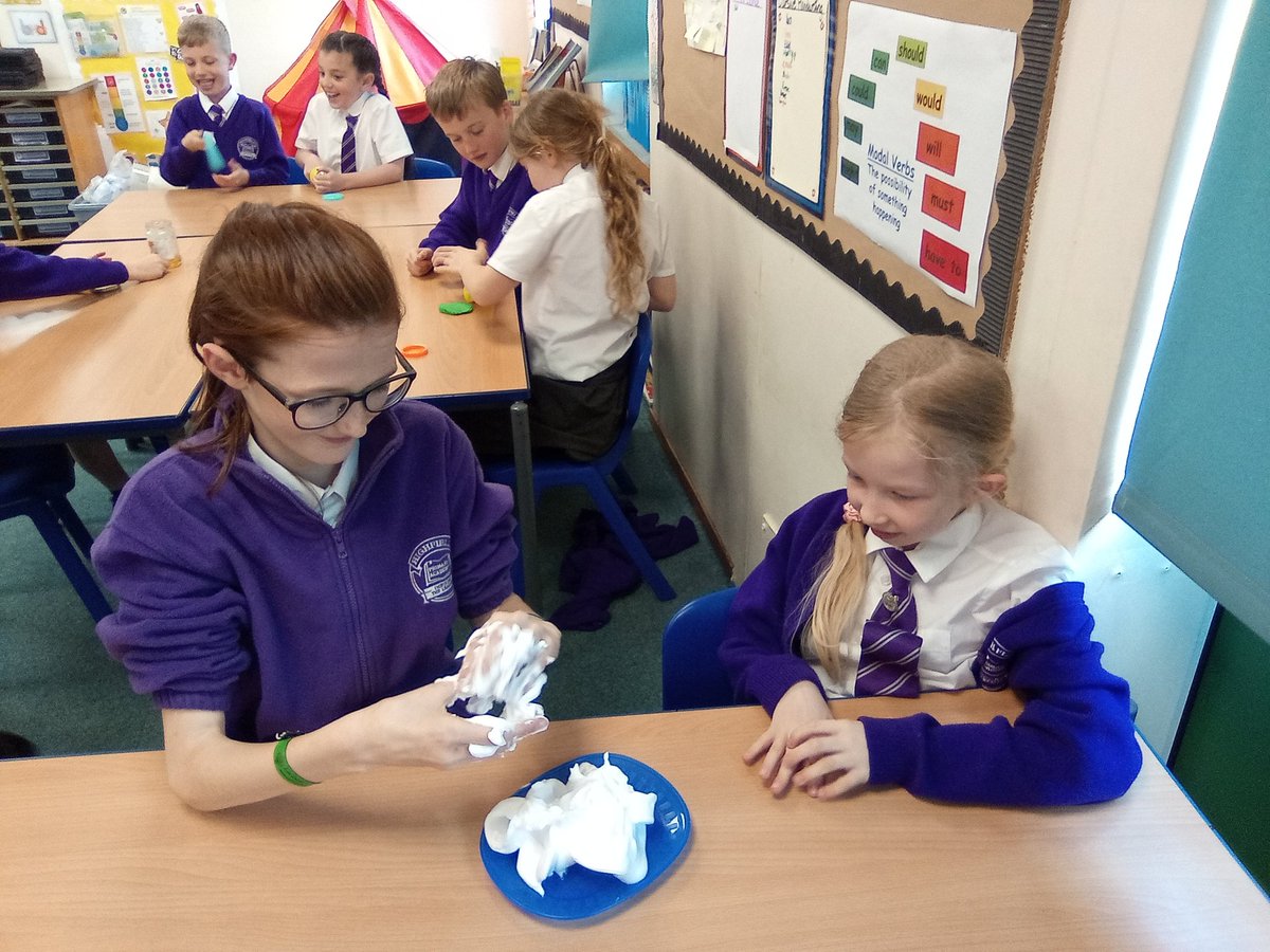 Class4Highpri's tweet photo. #HighfieldsScience We tried working out whether these items should be classed as solids, liquids or gases or maybe a mixture. The items really made us think. https://t.co/VZejVcAzww