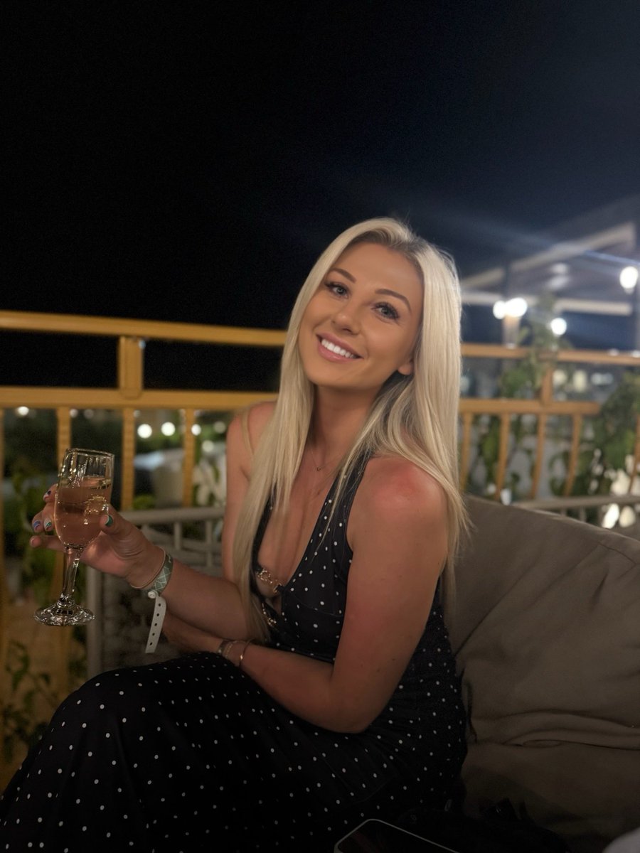 Chloe tweet media
