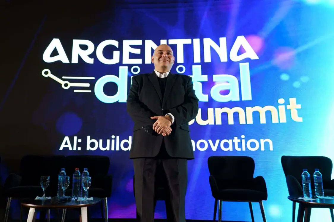 ITwareLatam's tweet photo. #ITware
🤖#HONOR debutó en el Argentina Digital Summit 2026 con una fuerte apuesta por la #IA aplicada a ecosistemas y dispositivos inteligentes.
Conocé la propuesta 👇
https://t.co/rw5CP0CzwU https://t.co/sMWnZq4UKG