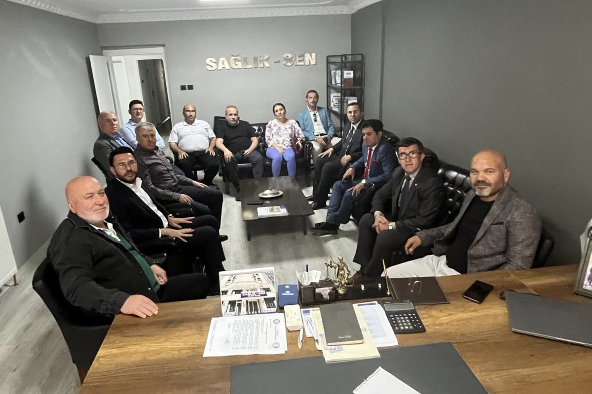 HBTONBUL's tweet photo. Enerji Bir-Sen Heyeti olarak Muğla Memur-Sen İl Başkanlığımızı ziyaret ederek İl Başkanımız Özcan Çiçek ve yönetimiyle bir araya geldik. 

Sendikal gündemimize ilişkin değerlendirmelerde bulunduğumuz görüşmemizde, ev sahipliği yapan kıymetli teşkilatımıza teşekkür ediyorum. https://t.co/0t4OUGnteq