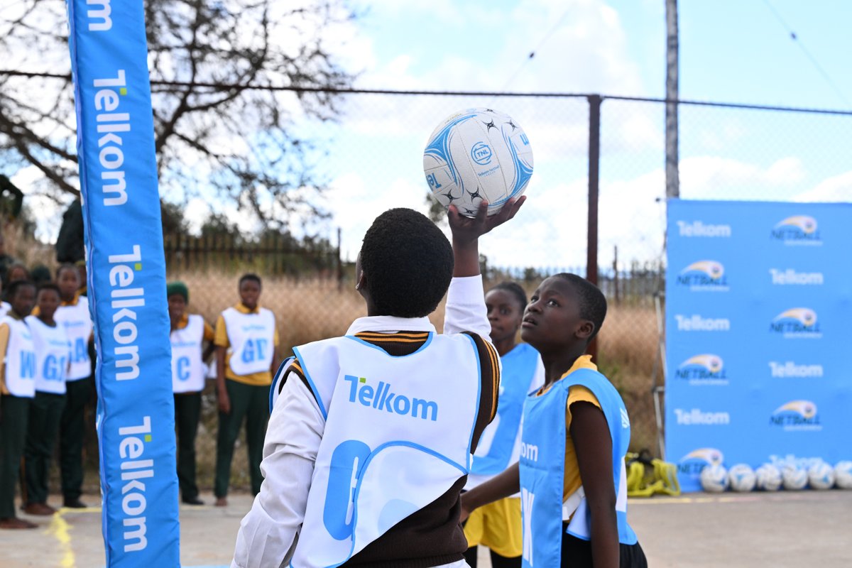 Netball_SA's tweet photo. Thatβs a wrap on the @TelkomZA Netball Clinic at Methula Secondary School in Mpumalanga ππ
Thanks to the learners, coaches, players & community who made the day special as we continue building the future of netball together.
#TelkomStandTall #TelkomNetball #FirstPassToCrown https://t.co/UyO5S8Yj4k