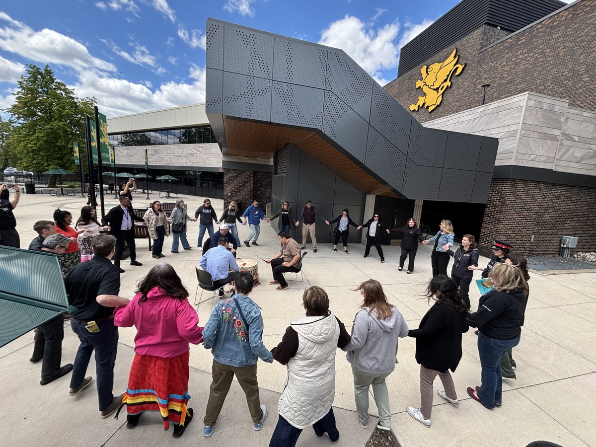 StClairCollege's tweet photo. St. Clair College staff were honoured to take part in this year's Moose Hide Campaign Walk to End Violence.
Today, we stand together against gender-based violence and domestic violence.
#MooseHideCampaign #StClairCollege #Windsor #Chatham #EndViolence https://t.co/PfLyrDie2m