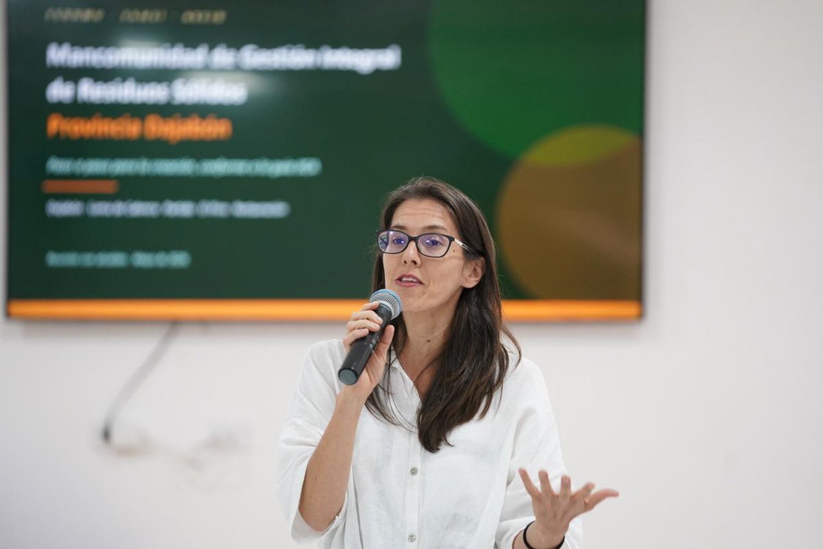 fedomurd's tweet photo. 📍 Cibao Noroeste | Fedomu y @Famsi desarrollan talleres con alcaldes de la región para fortalecer los Planes Municipales de Gestión Integral de Residuos Sólidos.
Cooperación internacional al servicio del desarrollo municipal. 💪🇩🇴 https://t.co/uGAPM941VF