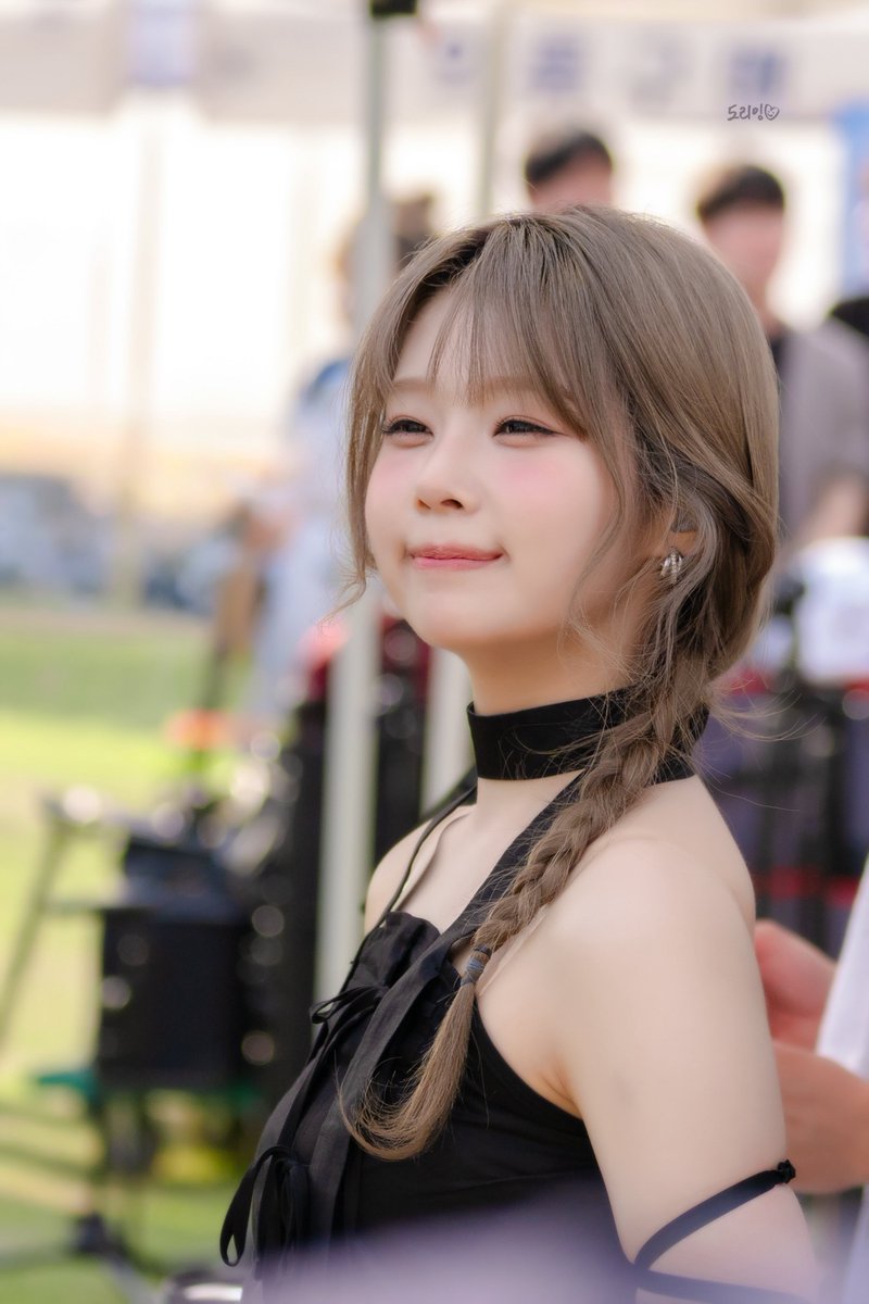 dory_1209_'s tweet photo. 260513 서울대 딩가딩가 도리

👋🏻

#세이마이네임 #도희 
#Dohee #Saymyname https://t.co/kCKp8dSni8
