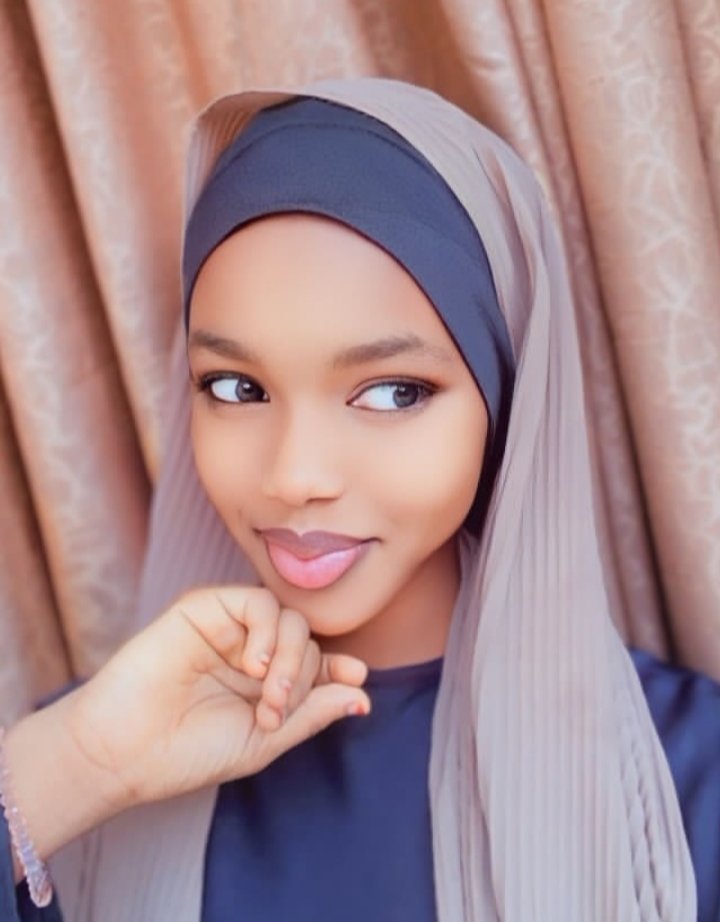 Shakutii_'s tweet photo. I'm Still single please can we exchange WhatsApp number??😭😭 https://t.co/MDJ8hYMbzf