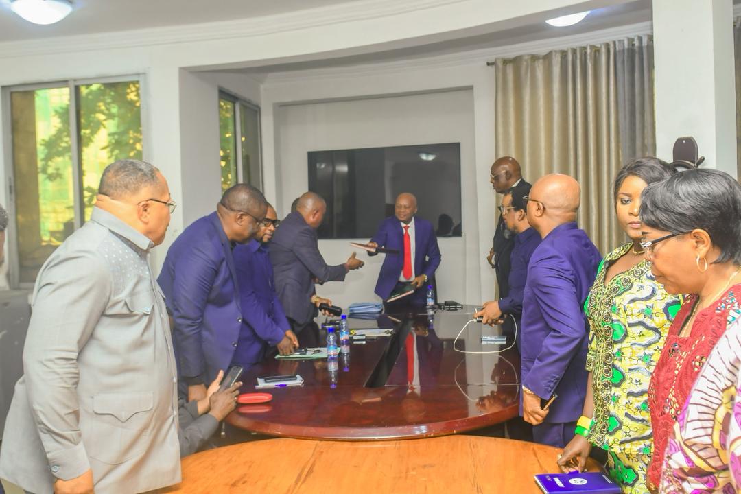 laguerrie's tweet photo. #RDC:Quelques jours après sa suspension, Mme #KAWANDA passe la commande à son adjoint Dr. SELEMANI YEMBA @SeleYemba.

Le désormais  DG ai SELE YEMBA SELEMANI @SeleYemba a officiellement pris  le bâton de commandement de la Congolaise des voies maritimes, #CVM sa en sigle, Ce 13 Mai 2026 après une cérémonie de remise et reprise avec son prédécesseur Mme #JEANINE #BLANDINE #KAWANDA #WALWON en présence du Président du Conseil supérieur du portefeuille Mr #STÉPHANE #KANKONDE accompagné des certains cadres de la dite institution et du Conseil d'administration dont Le Président du Conseil  CHRISTOPHER NGOY et les administrateurs LONGO LONGO FILS #PATRICK KONGO,   Hon #BUKASA  et de certains cadres de la #CVM.
Que le Très Haut vous accorde la sagesse et la force pour  conduire vers des landemains meilleurs cette grande et importante structure de l’État

@BillyKambale1 @jacksonmukunda