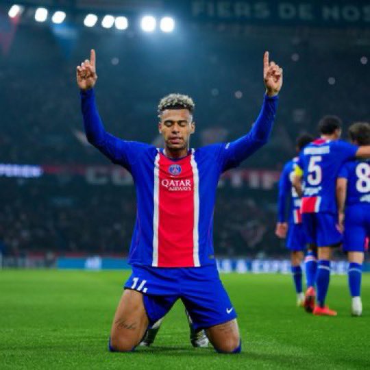 ®️❤️💙🇬🇦 tweet media