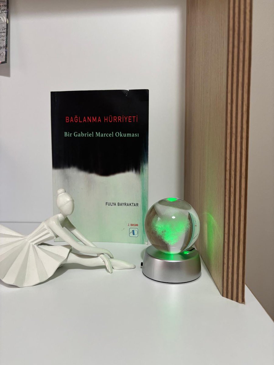 A_SunaG's tweet photo. Dünkü paylaşımımı 280 karaktere sığdırmaya odaklanırken yanlış ifade etmişim
Kitap G. Marcel çevirisi gibi anlaşılıyor

Marcel üzerine bu enfes çalışmaya @FulyaBayraktar_ ‘ın emeğine saygısızlık olmasın diye düzeltme ihtiyacı hissettim

Yazarın yorumu, emeği kitabın esas değeri🙏 https://t.co/r2pMym2vp8