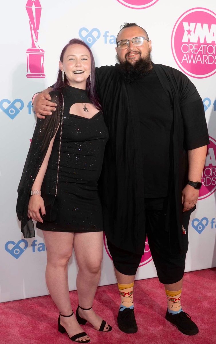 RT @syndica_: Me and my love @SenpiePov on the Pink Carpet @xbiz