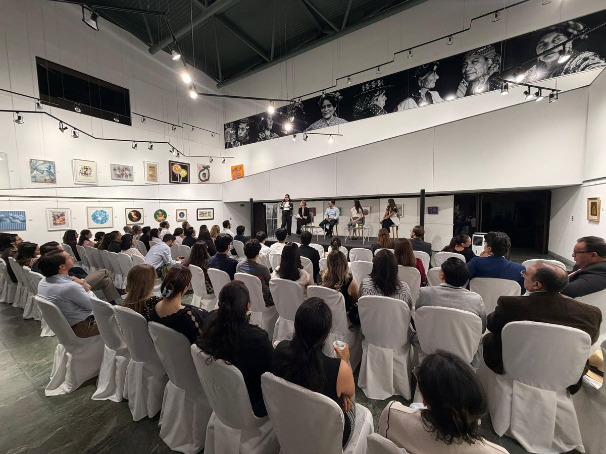 AusEmbMex's tweet photo. Honored to host an event with Guatemalan alumni where they shared their experiences studying in Australia. The event brought together alumni and future students, highlighting the positive impact of international education and 🇦🇺 - 🇬🇹 cooperation. #AustralianOption #GuateFuturo https://t.co/bqnhsgjSZC