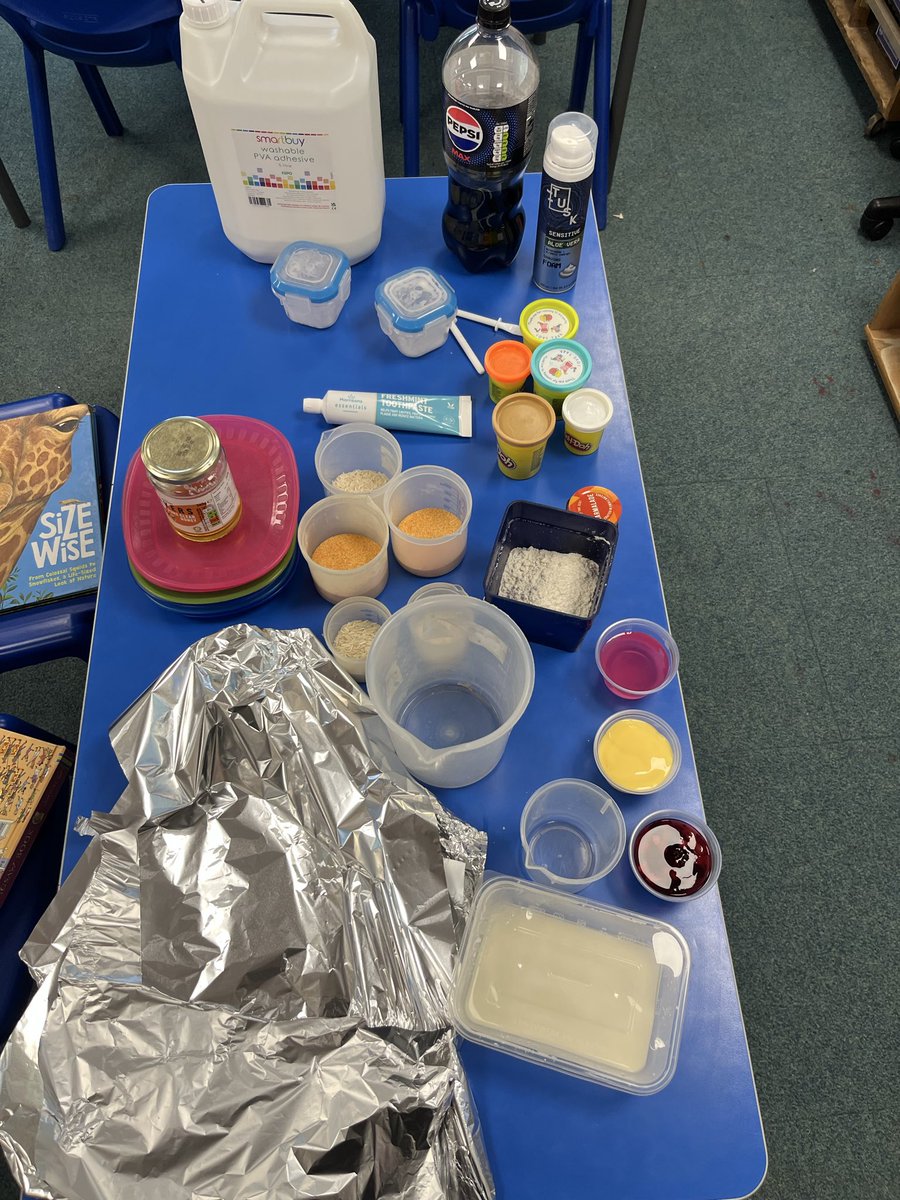 Class4Highpri's tweet photo. #HighfieldsScience solids, liquids or gases? We had a lot of fun investigating today. https://t.co/Lg4ULWWPGz