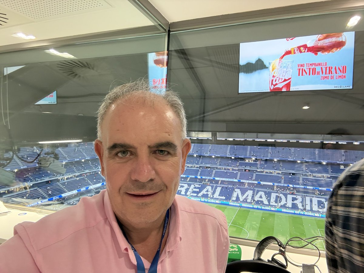 Vicent_Alonso's tweet photo. Una experiencia más. Gracias a @PacoGranda y @ApqRadio por contar conmigo para comentar la visita del Oviedin a la capi⚽️💙⚽️💙 https://t.co/dq8lBzJwke