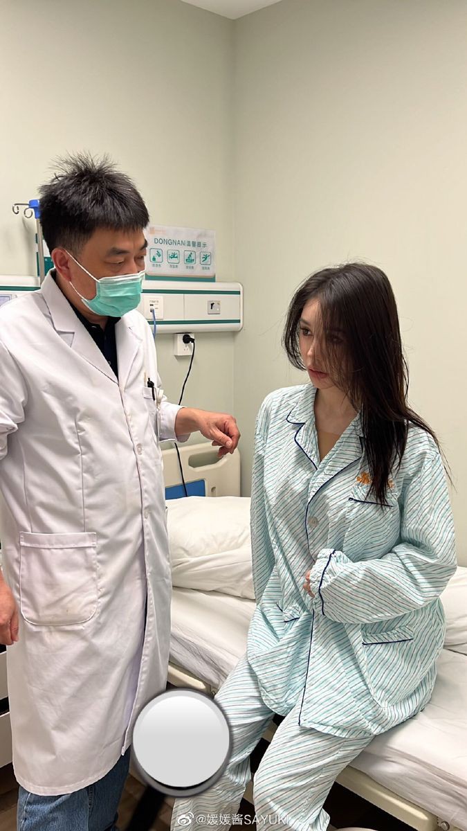 iamyoungho's tweet photo. If I could trade places and be sick instead of you, I would. Get better soon, baby.. I miss you already @saywuki https://t.co/I0c2h4vxcT