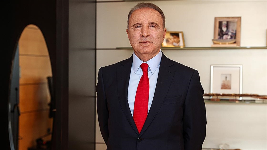 buzzspor's tweet photo. Ünal Aysal: "Ben Aziz Yıldırım’ın enerjisine hayran oldum diyebilirim. Yıllar sonra yeniden böyle bir yükümlülüğü göğüslemek cesaret meselesi. Ben başarılı olacağına da inanıyorum. Tecrübesi var, enerjisi var, cesareti var. Türkiye’nin en deneyimli başkanlarından bir tanesi. Kendisine başarılar diliyorum. Diğer adayı tanımıyorum, ona da başarılar diliyorum." (HT Spor)