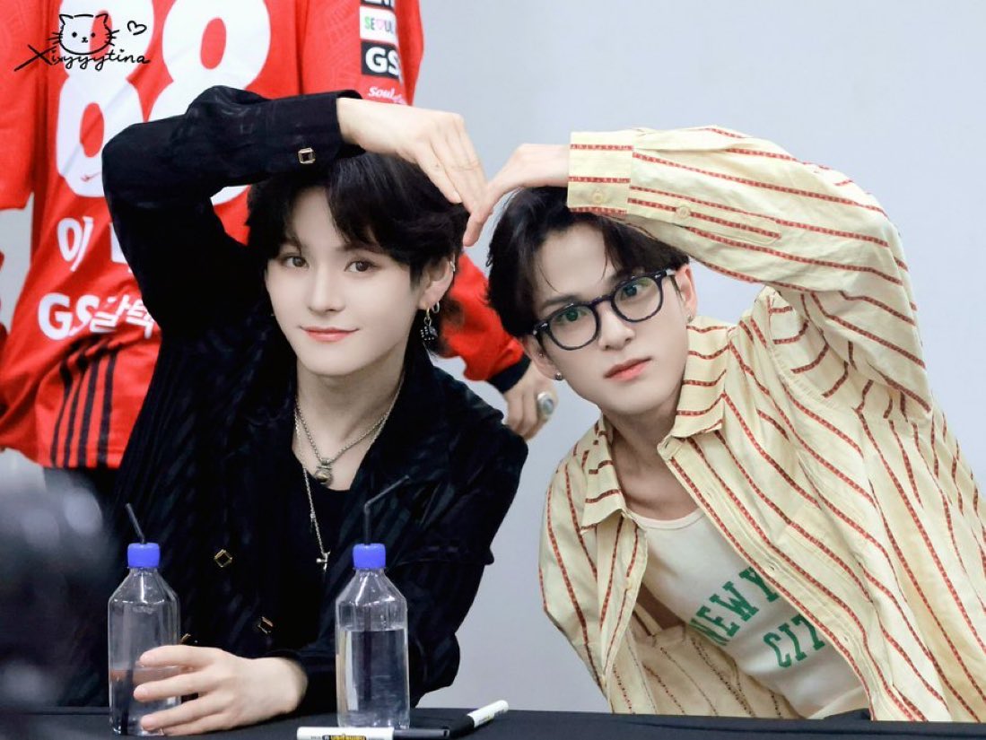 happy birthdayy yoshi-kun, the most gentle and sweetest hyungie