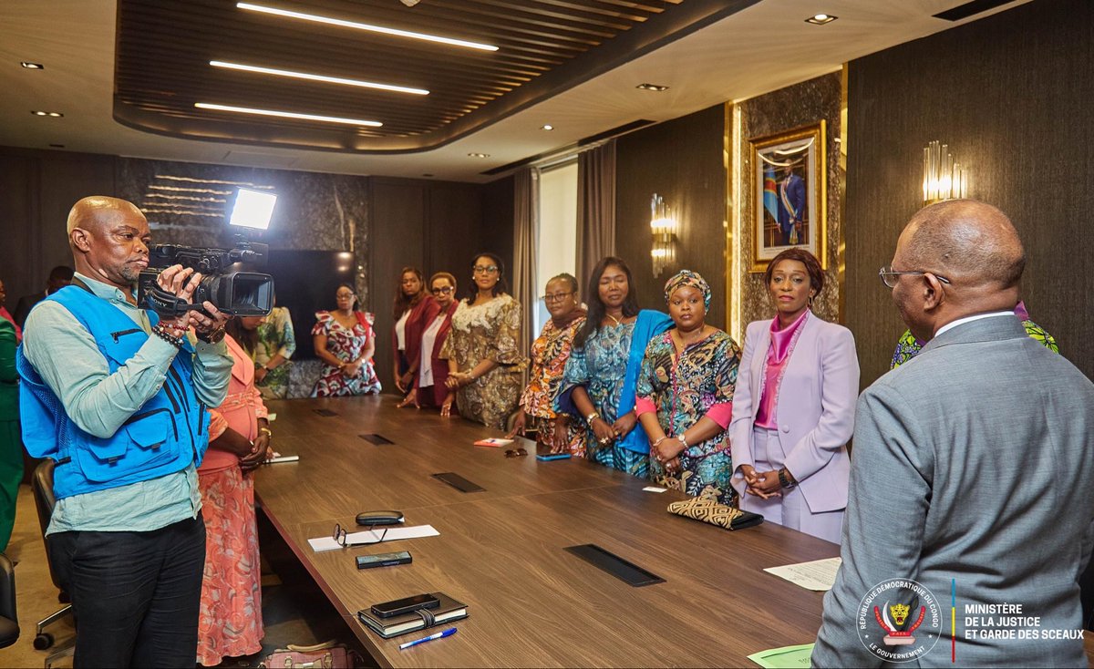 rfmp2024's tweet photo. Le 13 mai 2026, une étape historique a été franchie pour le Réseau des Femmes Mandataires Publiques de la RDC avec la remise officielle de l’ARRETE Ministériel attribuant la personnalité juridique par le Ministre de la Justice et Garde des Sceaux, Guillaume  NGEFA. https://t.co/kKVh7E3XQq