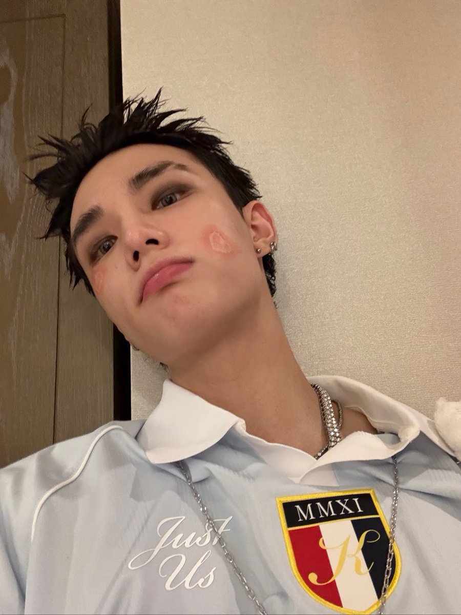 ari ᰔ HYUNIN KISS tweet media