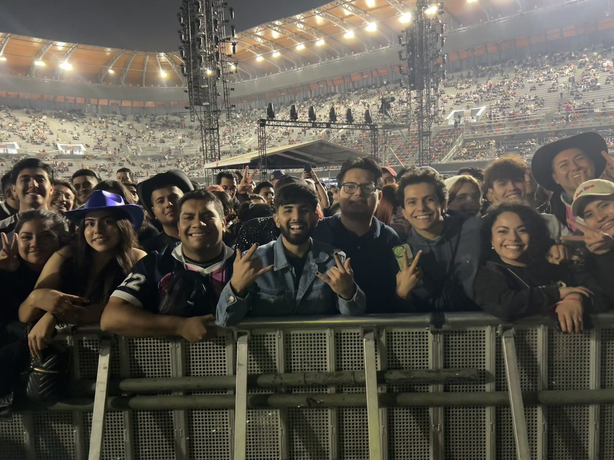 GerardoNG17's tweet photo. @DUAL1PAMEXICO increíble noche 😭😭😭 https://t.co/8QKmIcbQNc