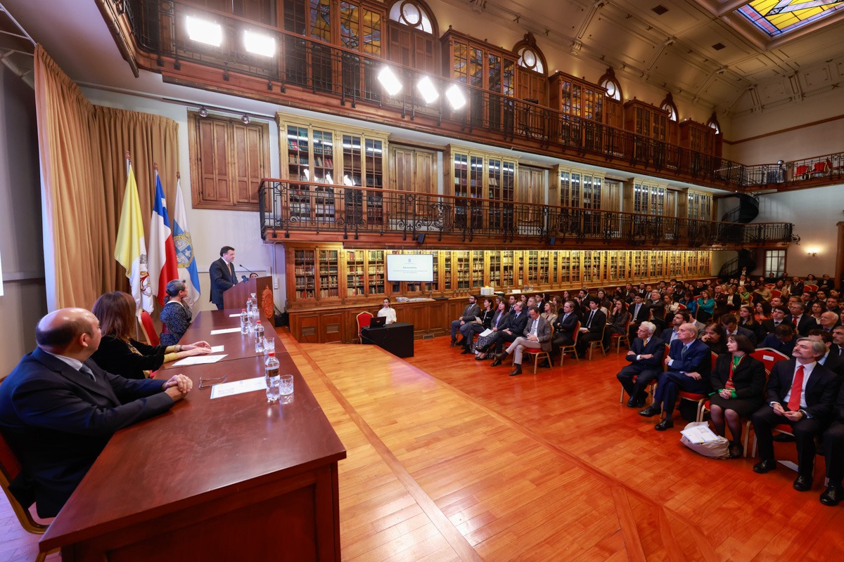 Facultad Derecho UC tweet media