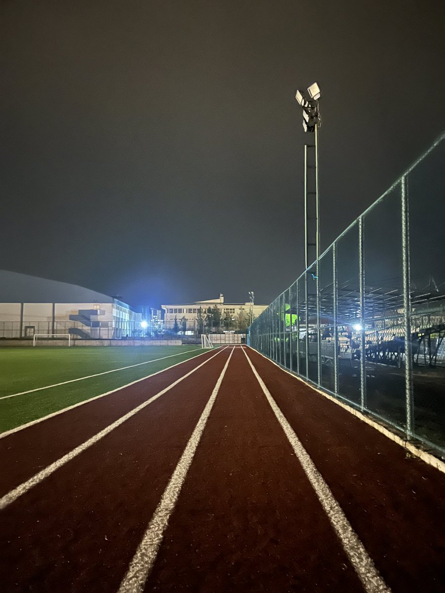 frobel21's tweet photo. 🌧️🏃‍♂️🏃‍♂️🏃‍♂️ https://t.co/DLdoE3EXRc