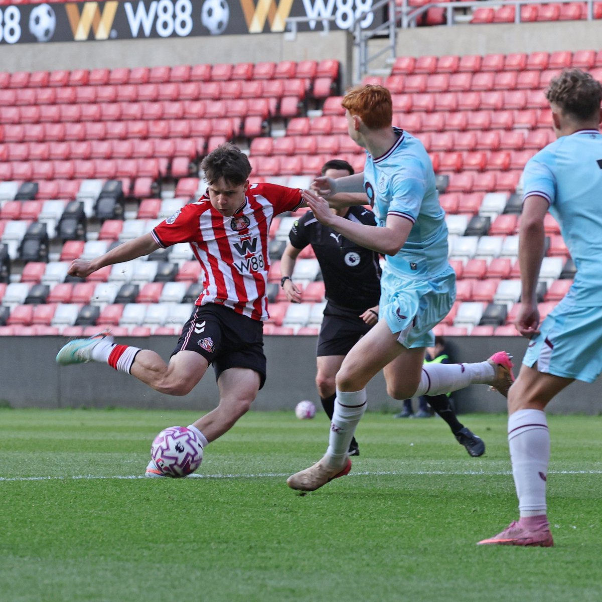 AcademyOfLight's tweet photo. Five minutes until the break β³
#SAFC | #PLCup https://t.co/oIQ4aYt16g