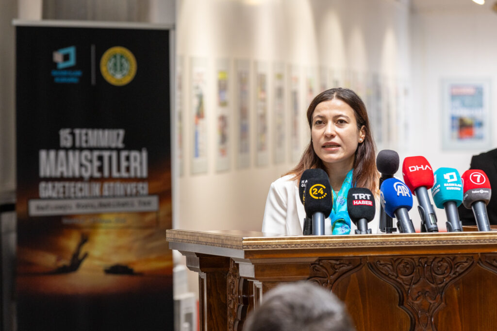Ajans344Com's tweet photo. 15 Temmuz Manşetleri Gazetecilik Atölyesi İstanbul’da Sona Erdi
Basın İlan Kurumu tarafından düzenlenen ‘15 Temmuz Manşetleri Gazetecilik Atölyesi’, İstanbul Üniversitesi’ndeki final programıyla tamamlandı.
https://t.co/AIWu1vVDx2 https://t.co/93mLrABJZF