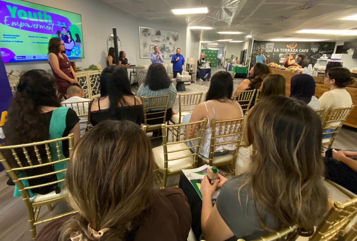 ConsulMexDal's tweet photo. En el marco del Mes de la Concientización sobre la Salud Mental, el Cónsul @LuisRBucio participó en Youth Empowerment 2.1, un espacio de diálogo e inspiración para estudiantes de preparatoria y universidad enfocado en fortalecer el bienestar emocional de nuestras juventudes. 🧠✨ https://t.co/xyhgynnZqb