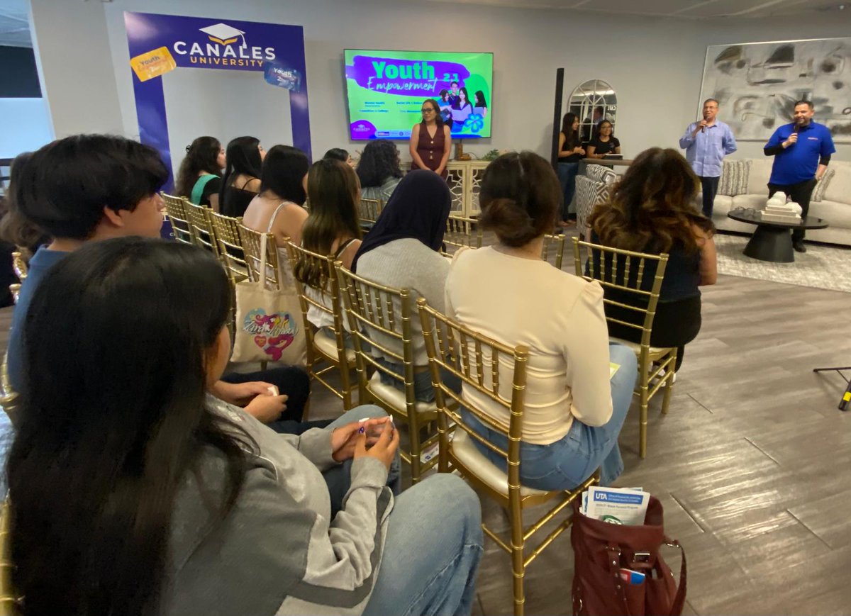 ConsulMexDal's tweet photo. En el marco del Mes de la Concientización sobre la Salud Mental, el Cónsul @LuisRBucio participó en Youth Empowerment 2.1, un espacio de diálogo e inspiración para estudiantes de preparatoria y universidad enfocado en fortalecer el bienestar emocional de nuestras juventudes. 🧠✨ https://t.co/xyhgynnZqb