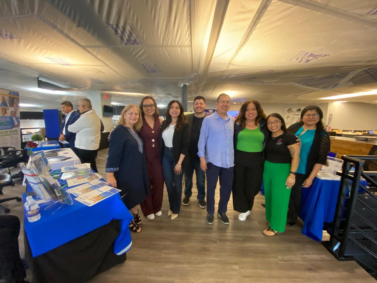 ConsulMexDal's tweet photo. En el marco del Mes de la Concientización sobre la Salud Mental, el Cónsul @LuisRBucio participó en Youth Empowerment 2.1, un espacio de diálogo e inspiración para estudiantes de preparatoria y universidad enfocado en fortalecer el bienestar emocional de nuestras juventudes. 🧠✨ https://t.co/xyhgynnZqb