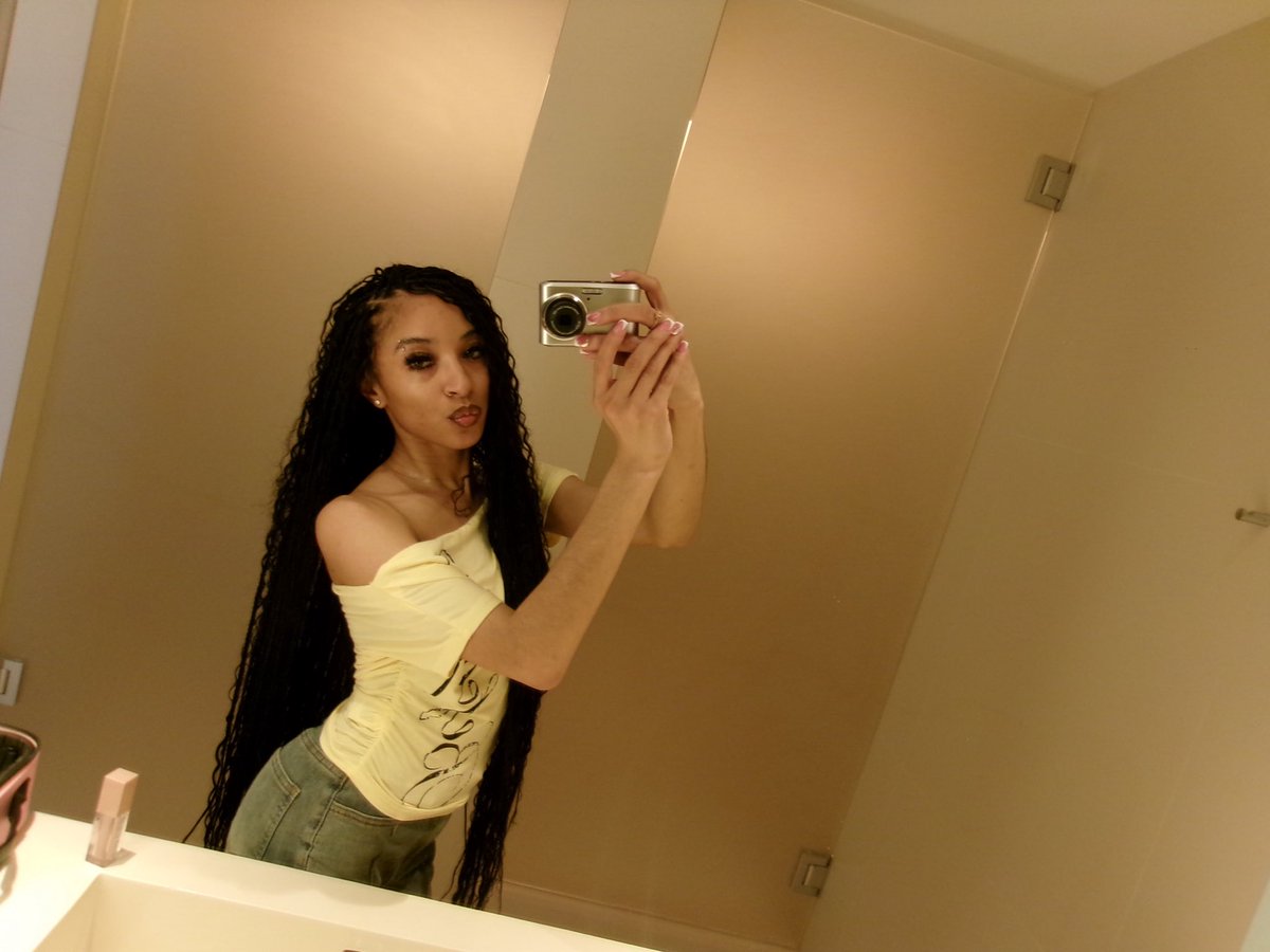zamiyaasja's tweet photo. 24 in cali🪷✨ https://t.co/0sxMQNhkqD
