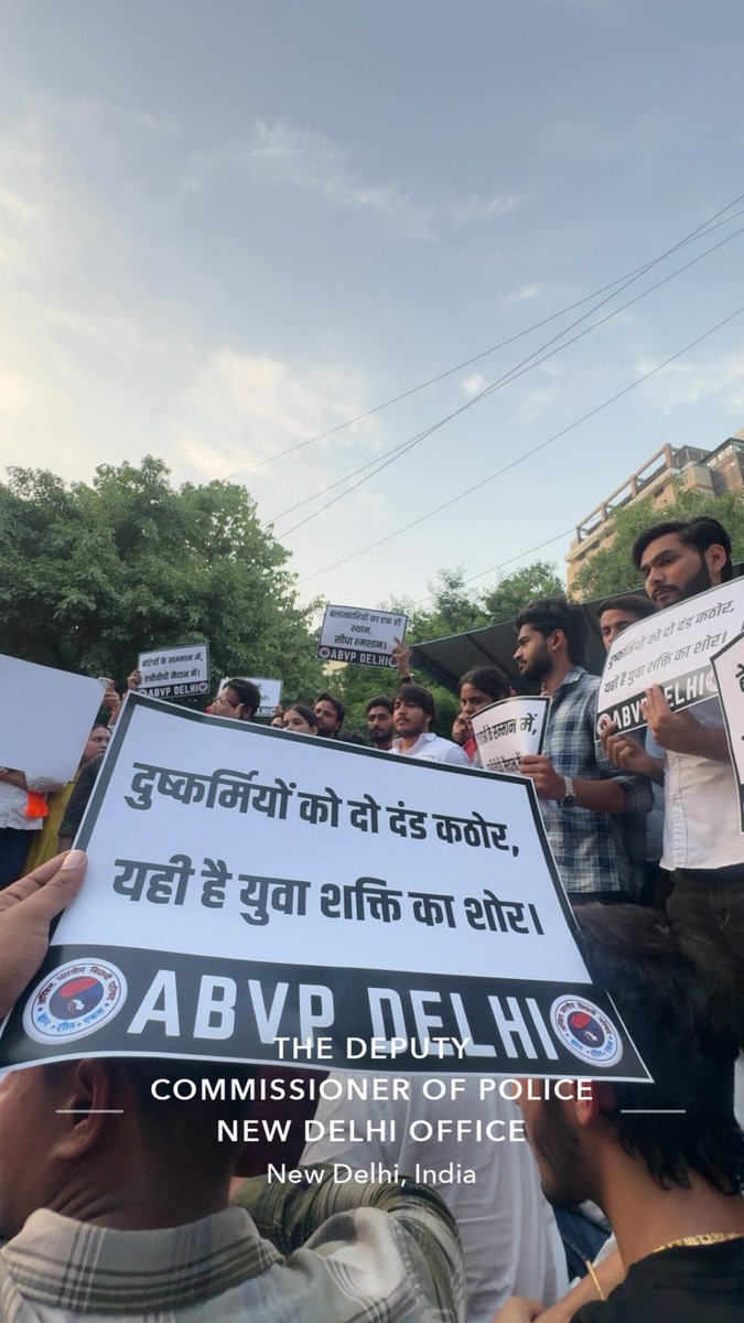 guptaayush460's tweet photo. जनकपुरी में 3 साल की मासूम के साथ दरिंदगी, रानीबाग में चलती बस में 30 वर्षीय महिला के साथ गैंगरेप…
दिल्ली में आखिर बेटियाँ और महिलाएँ कब सुरक्षित होंगी? अब सिर्फ़ गुस्सा नहीं, जवाब चाहिए।
#ranibagh #janakpuri #delhirapecase #womensecurity https://t.co/3VYbEXcA6N