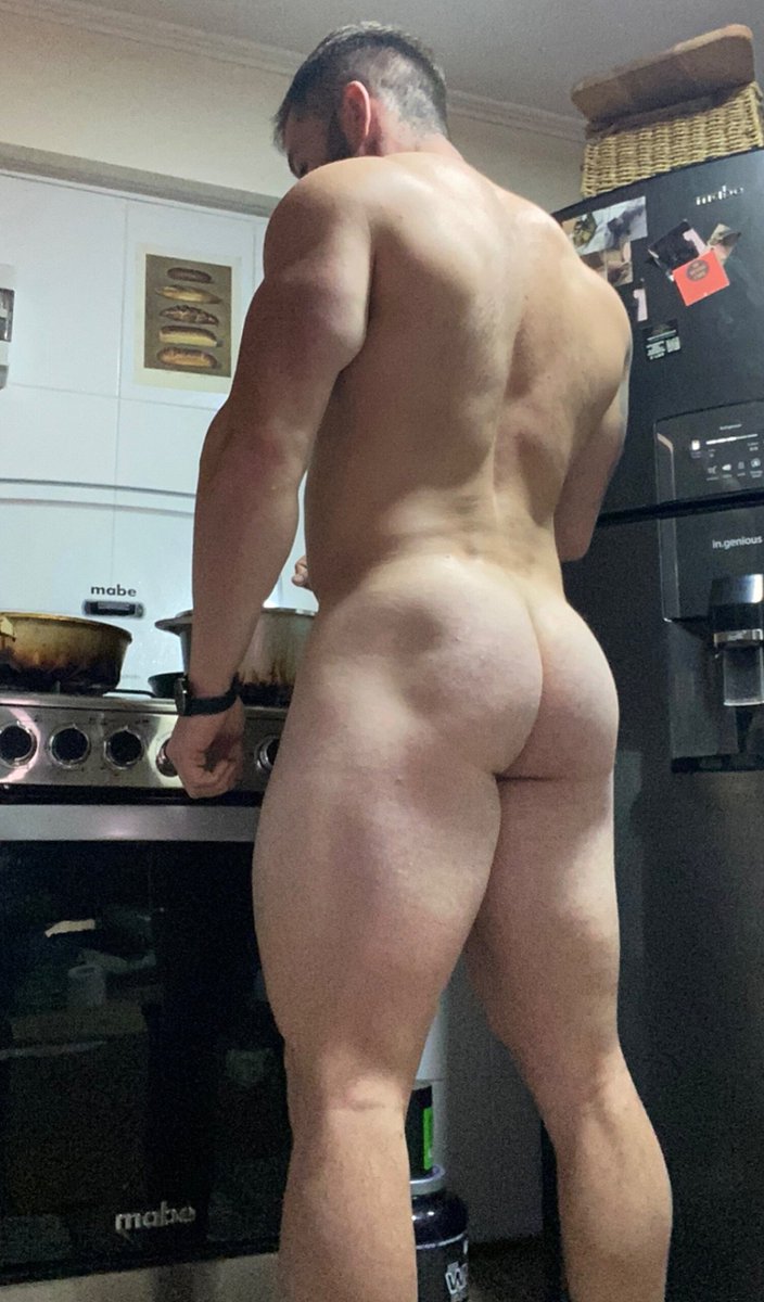 BodybuildersHOT's tweet photo. 💪 CARLOS CUBILLOS
🐦 @_GOLD_TRAINER
#bodybuildingbackstage #bodybuilding #backstage #nakedbodybuilder #muscles #hotbodybuilder #bodybuildingtan #bodybuilder #naked #nakedposing #bodybuilderposing #tanningsession #nakedtan https://t.co/h3kC6pfArd
