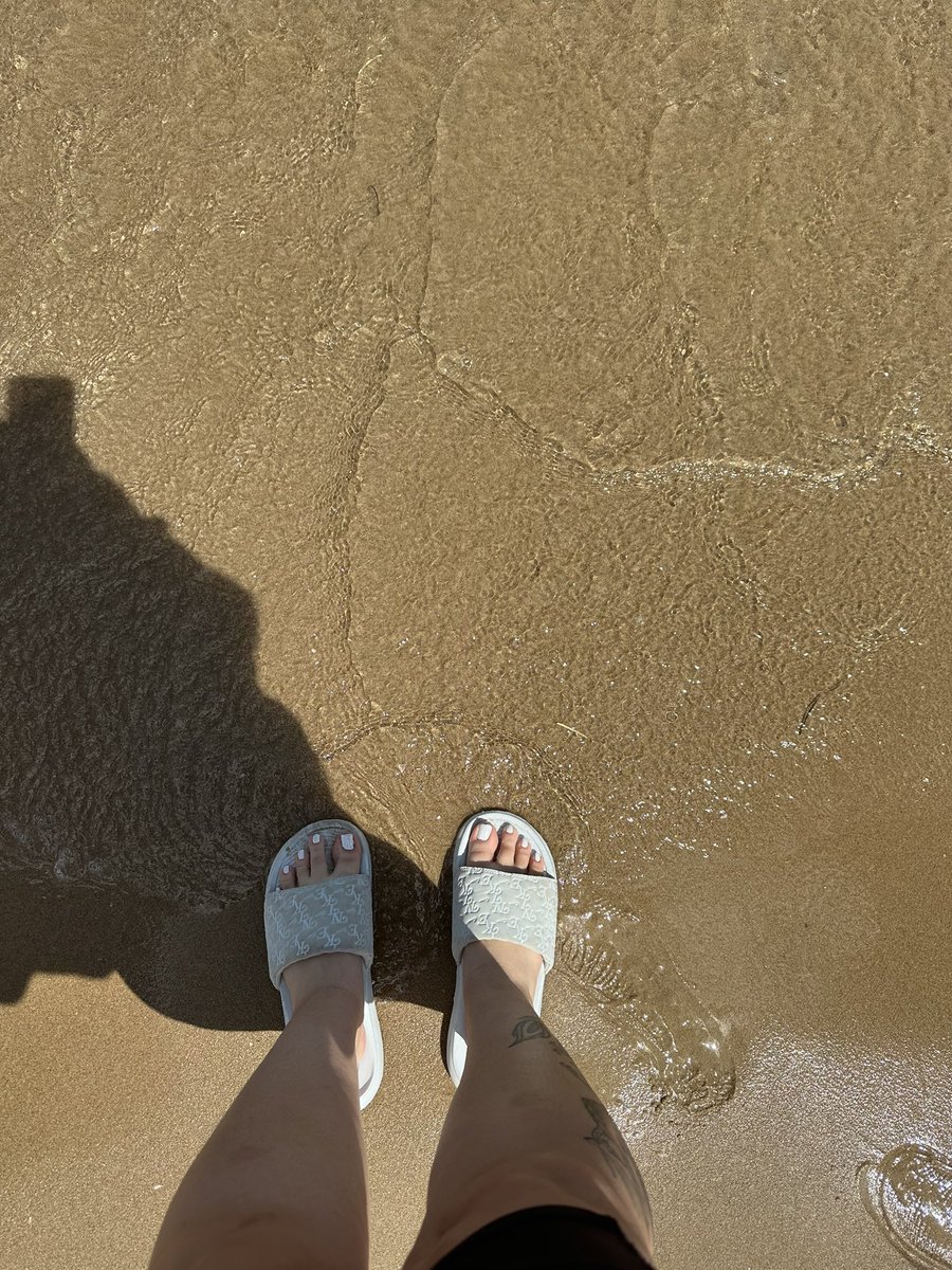 lilith_2004_p's tweet photo. And for the beautiful goddess a peaceful walk on the beach on this trying Thursday 😌 https://t.co/uXtL4bUiYc