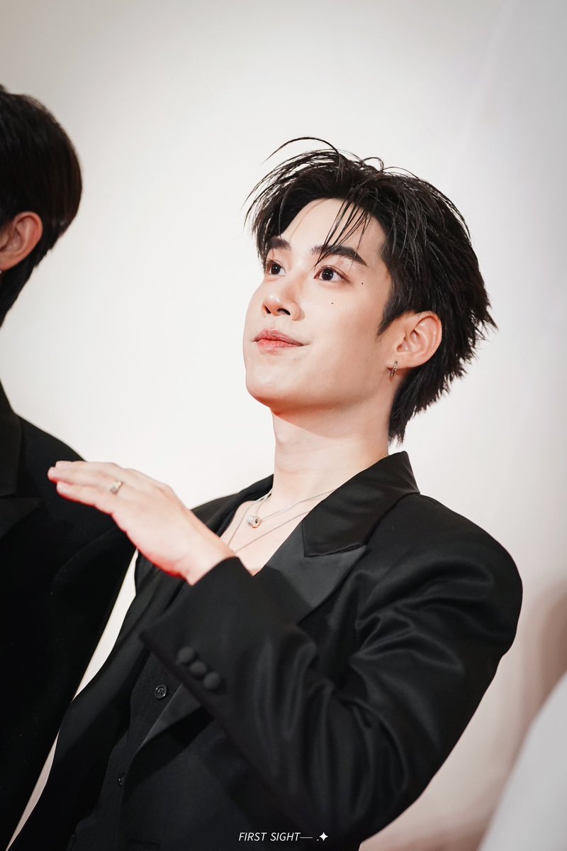 𝘍𝘐𝘙𝘚𝘛 𝘚𝘐𝘎𝘏𝘛── .✦ tweet media