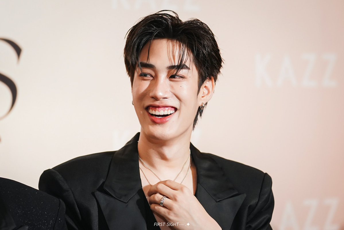 𝘍𝘐𝘙𝘚𝘛 𝘚𝘐𝘎𝘏𝘛── .✦ tweet media