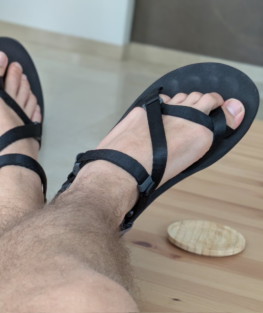 DFeet tweet media