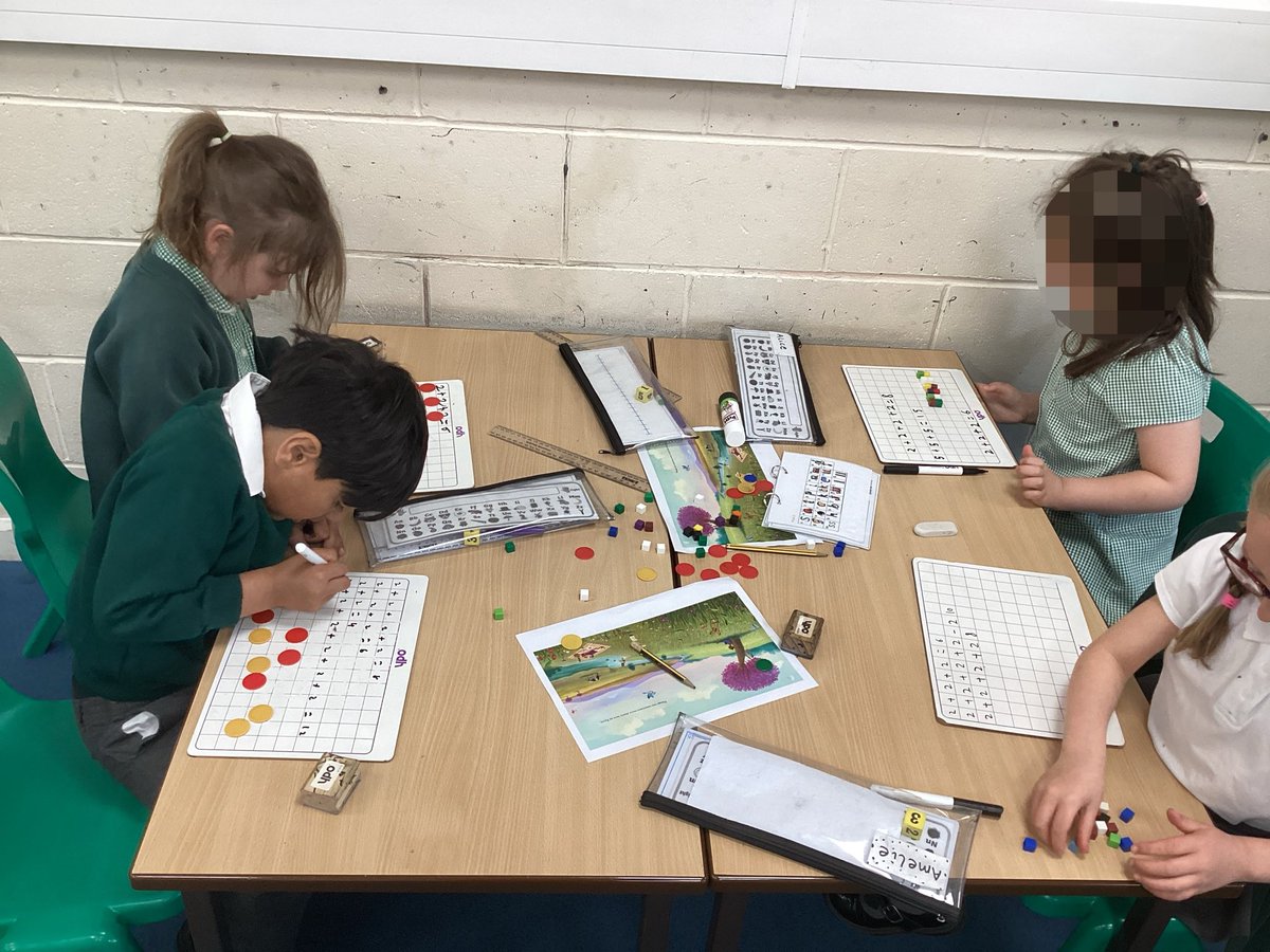 GatesRobins's tweet photo. We have been working hard on counting in repeated groups this week! They are doing brilliantly with it! #thegatesmaths https://t.co/iPzriK4bzT