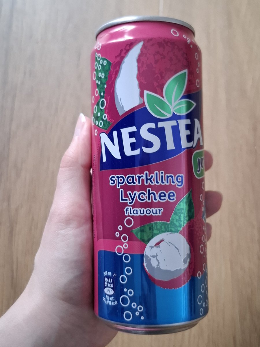 aknotd34d's tweet photo. nie wiem, czy mi to smakuje, czy nie, ale ekstremalnie przypomina mi to coś, co już kiedyś piłam, tylko nie wiem co. https://t.co/7W3HoJ9uQw