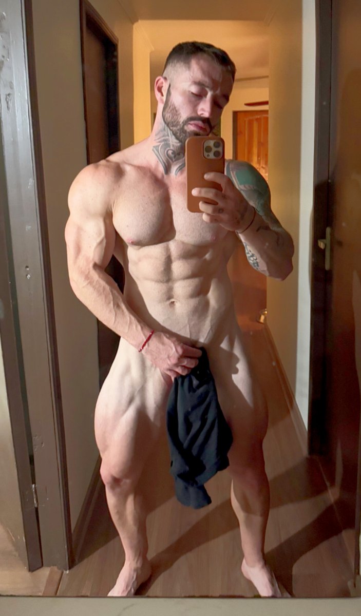 BodybuildersHOT's tweet photo. 💪 CARLOS CUBILLOS
🐦 @_GOLD_TRAINER
#bodybuildingbackstage #bodybuilding #backstage #nakedbodybuilder #muscles #hotbodybuilder #bodybuildingtan #bodybuilder #naked #nakedposing #bodybuilderposing #tanningsession #nakedtan https://t.co/wn9qQj8ytG