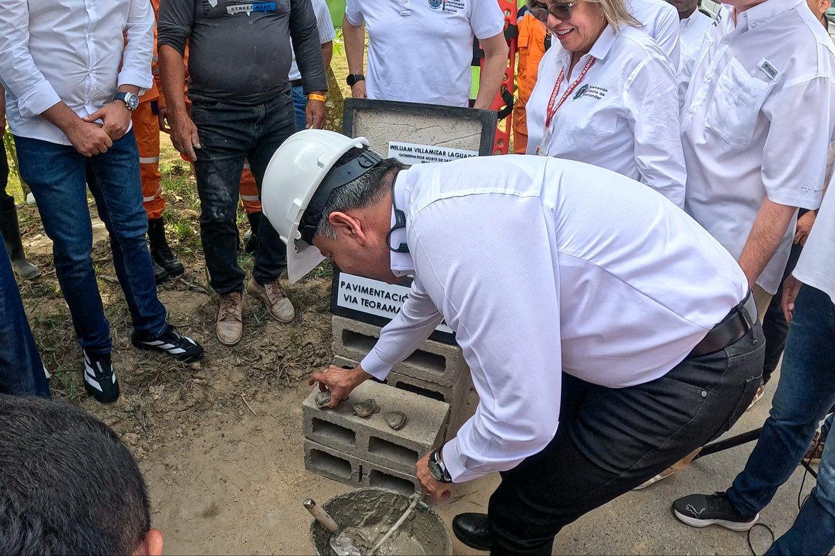 GoberNorte's tweet photo. En #Teorama fue puesta la primera piedra para la pavimentación de 2.3 kilómetros de la vía hacia Llano Grande, una obra que fortalecerá la conectividad y mejorará la movilidad de las comunidades del municipio y el #Catatumbo. 🚗🛵
#Teorama214Años https://t.co/gyLorXbGDL