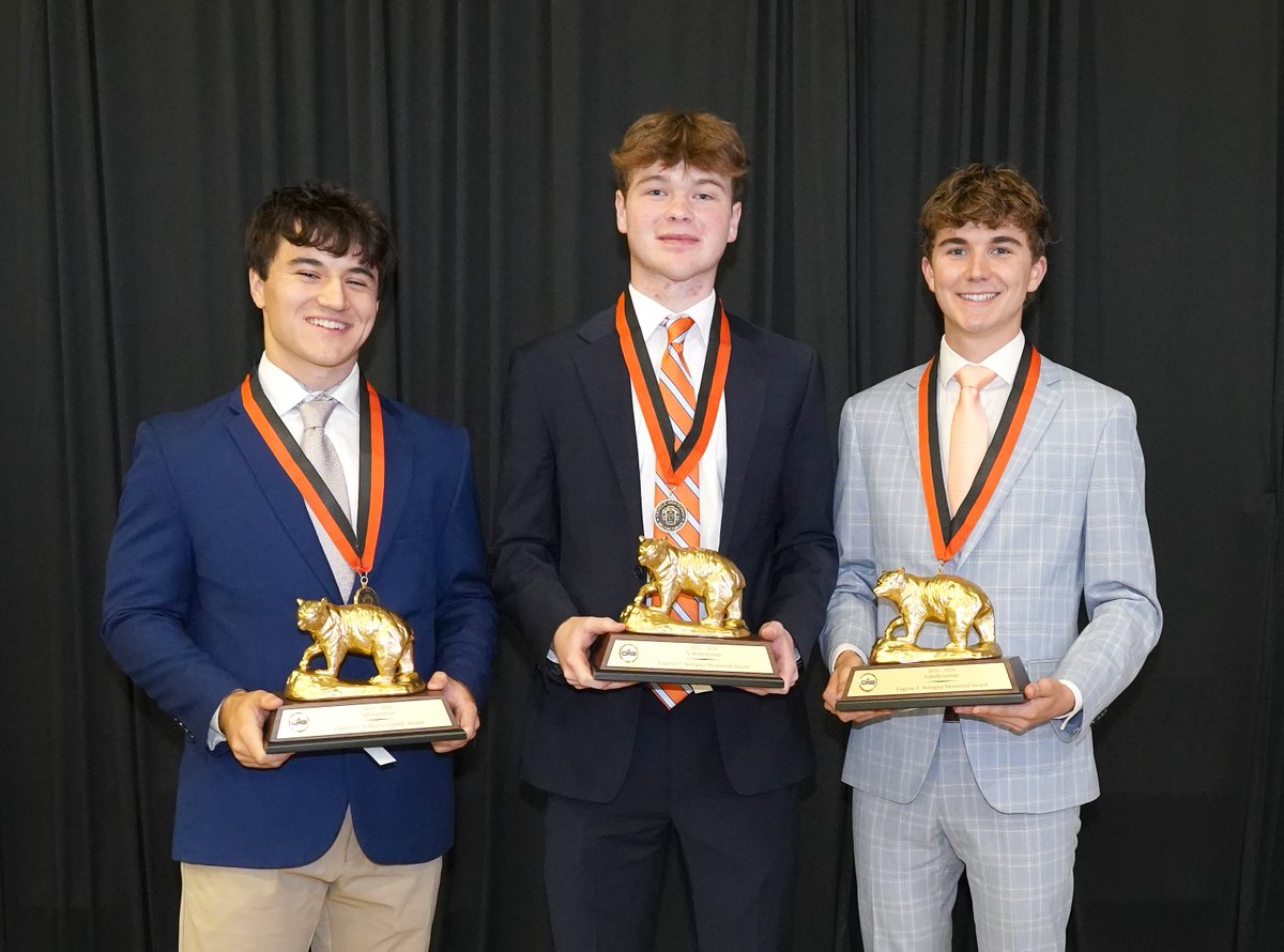 CHS_BR's tweet photo. Last night, we hosted our annual Golden Bear Honors Convocation to recognize the many members of the Class of 2026 who have honored CHS through their academics, leadership, &amp; service  over the past 4 (or 5 years). Check out https://t.co/nundw8FNDh to see a full gallery of photos. https://t.co/ALaLwUdvE1